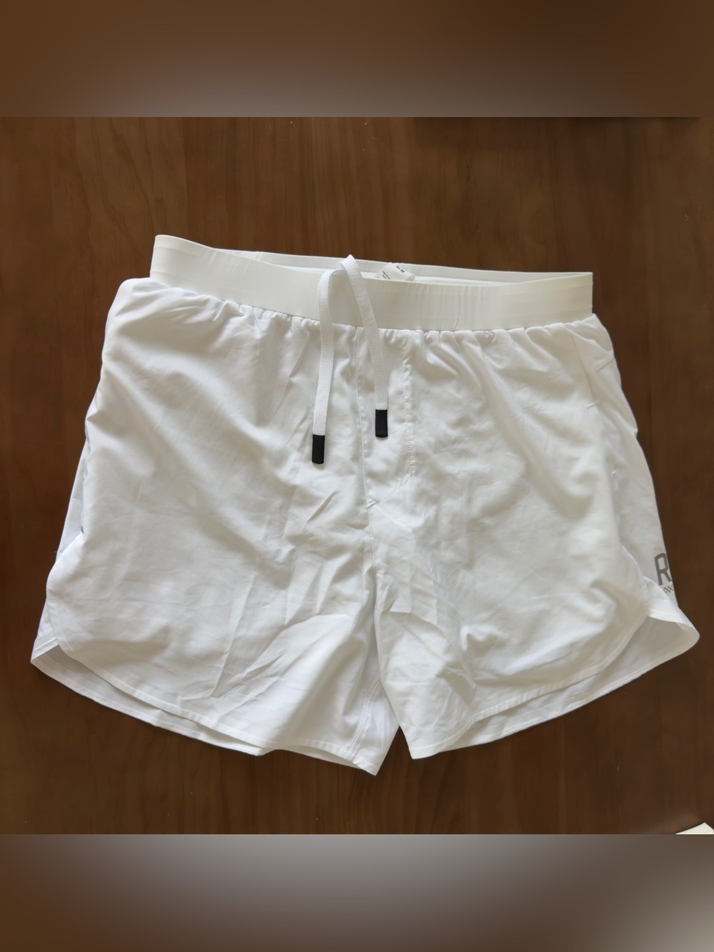 Rhone Women White Athletic Running Shorts Lightweight Gym Workout with lining